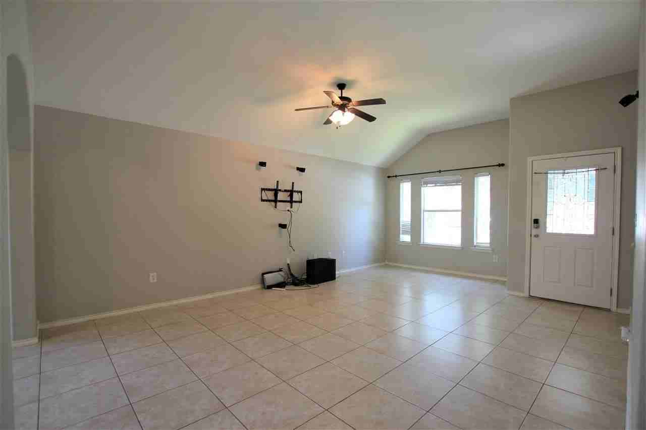 1911 Stone Field Ln - Photo 4 of 24