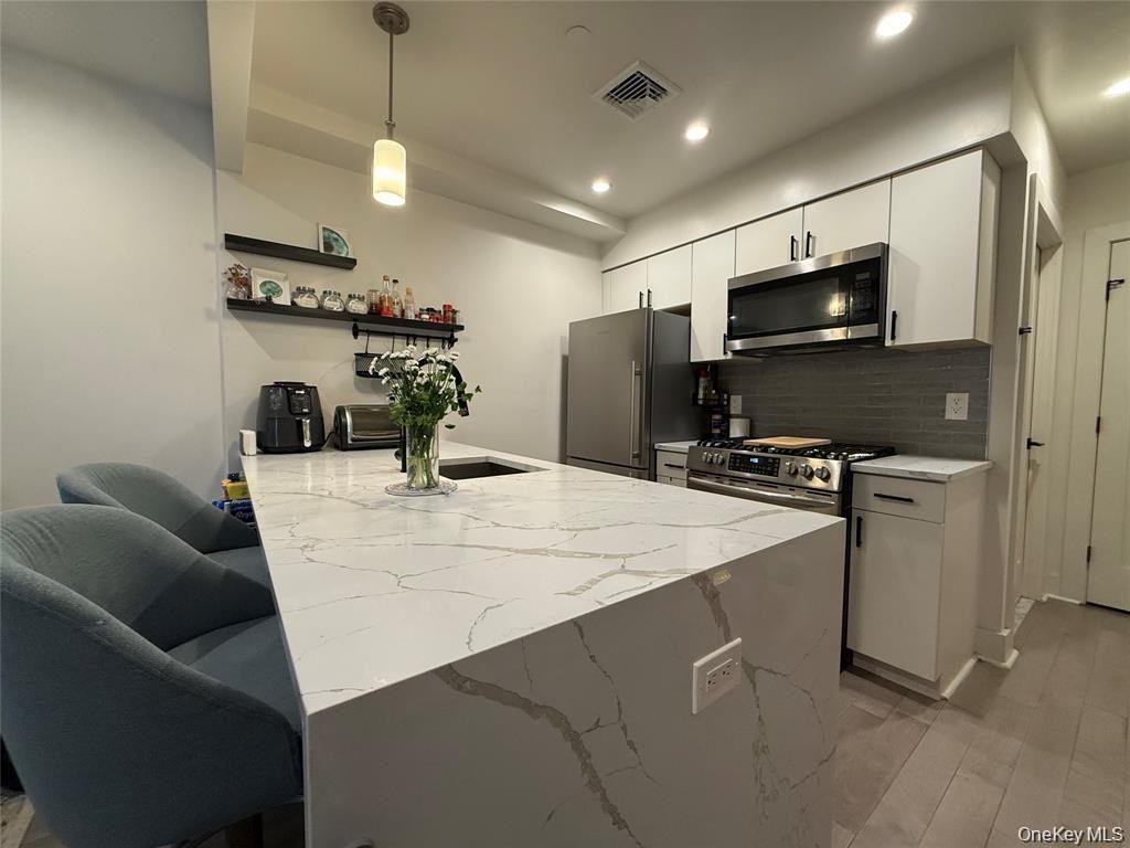 3141 29th St ##5b - Photo 3 of 15