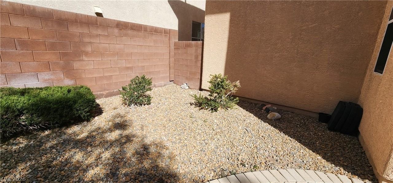 7227 Burnett Ave - Photo 3 of 29