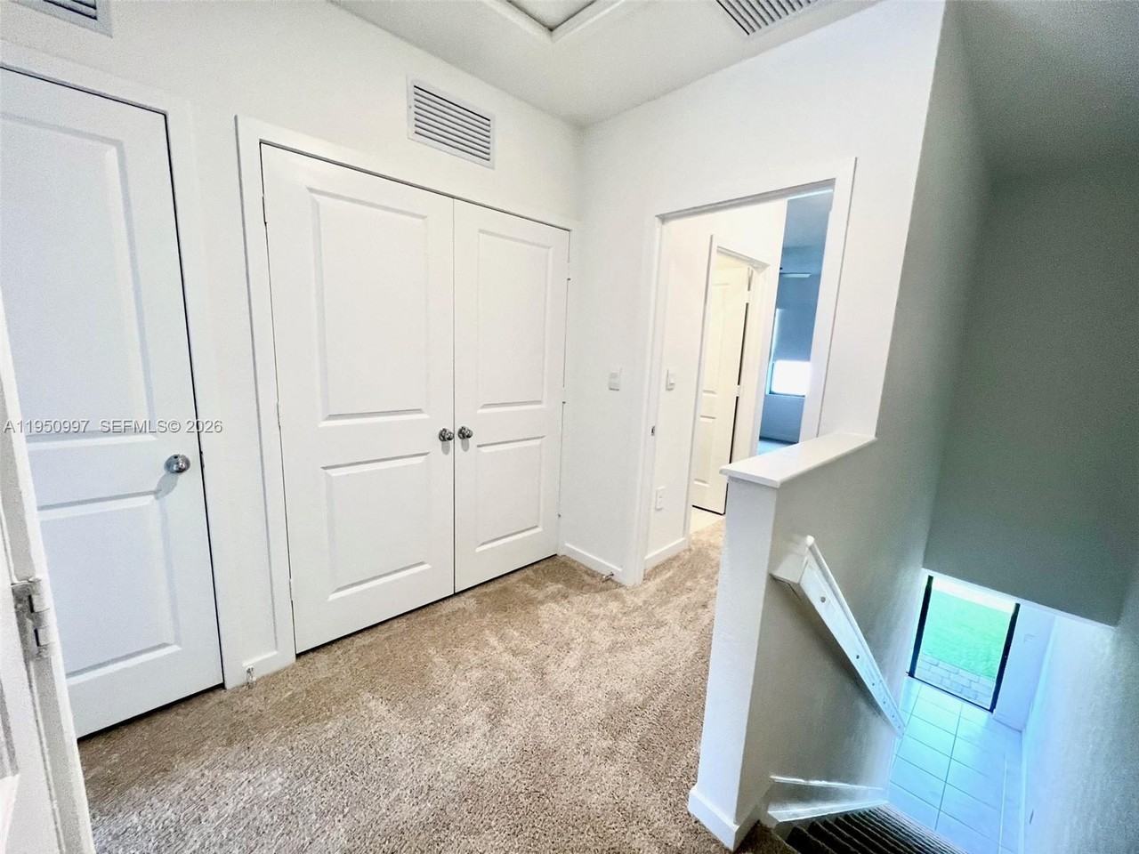 429 Ne 12th St - Photo 6 of 8