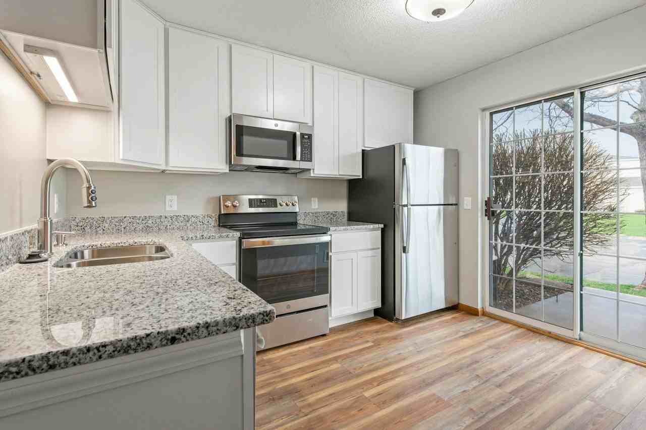 1925 Southcross Drive West, Unit 1305 - Photo 6 of 12