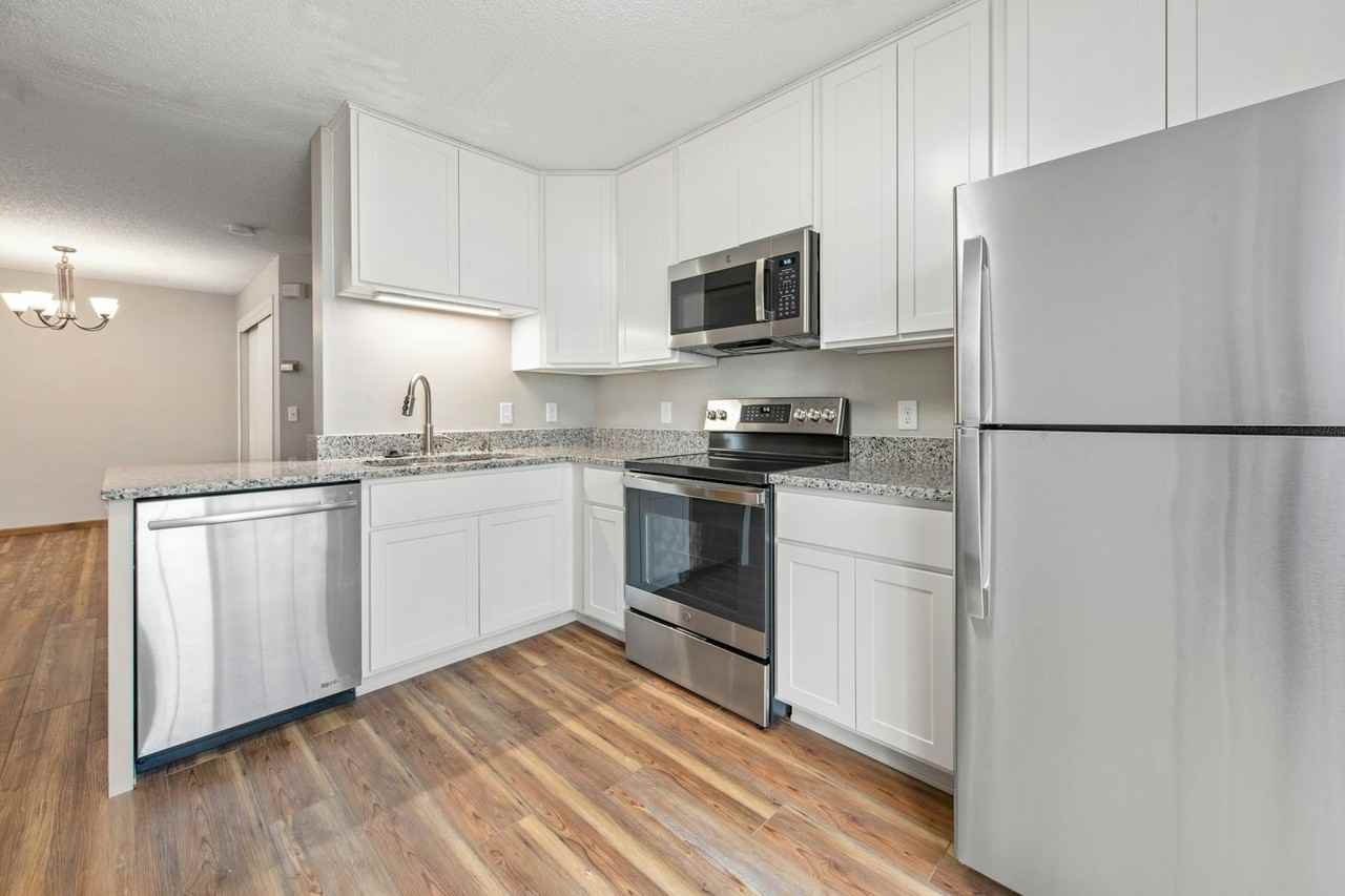 1925 Southcross Drive West, Unit 1305 - Photo 7 of 12