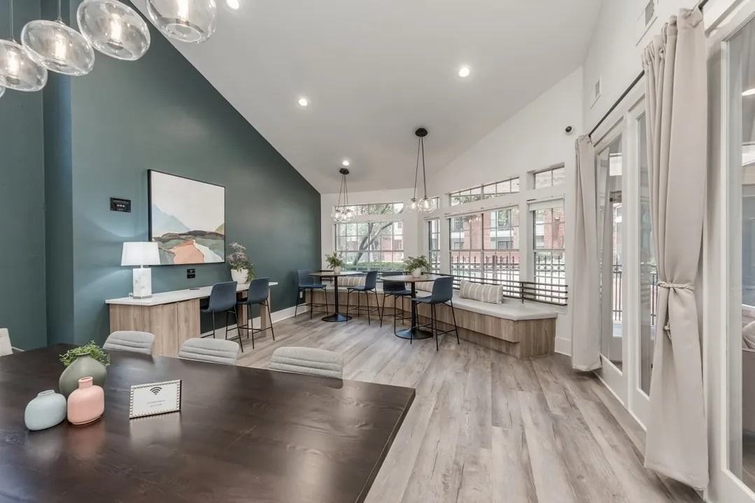 2100 Bering Dr - Photo 5 of 8
