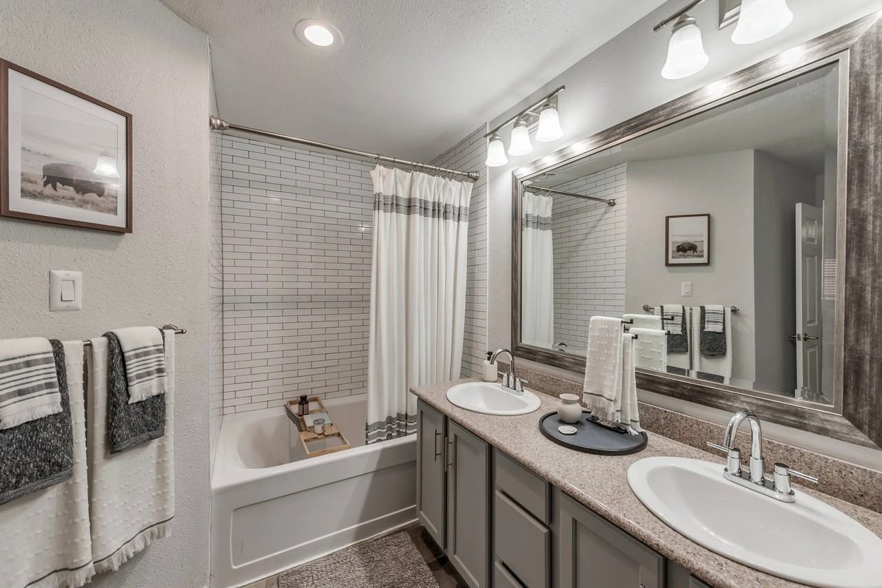 2100 Bering Dr - Photo 6 of 8