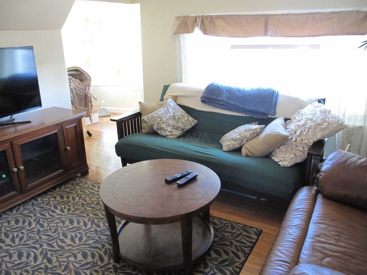 429 Main St #3 - Photo 6 of 9