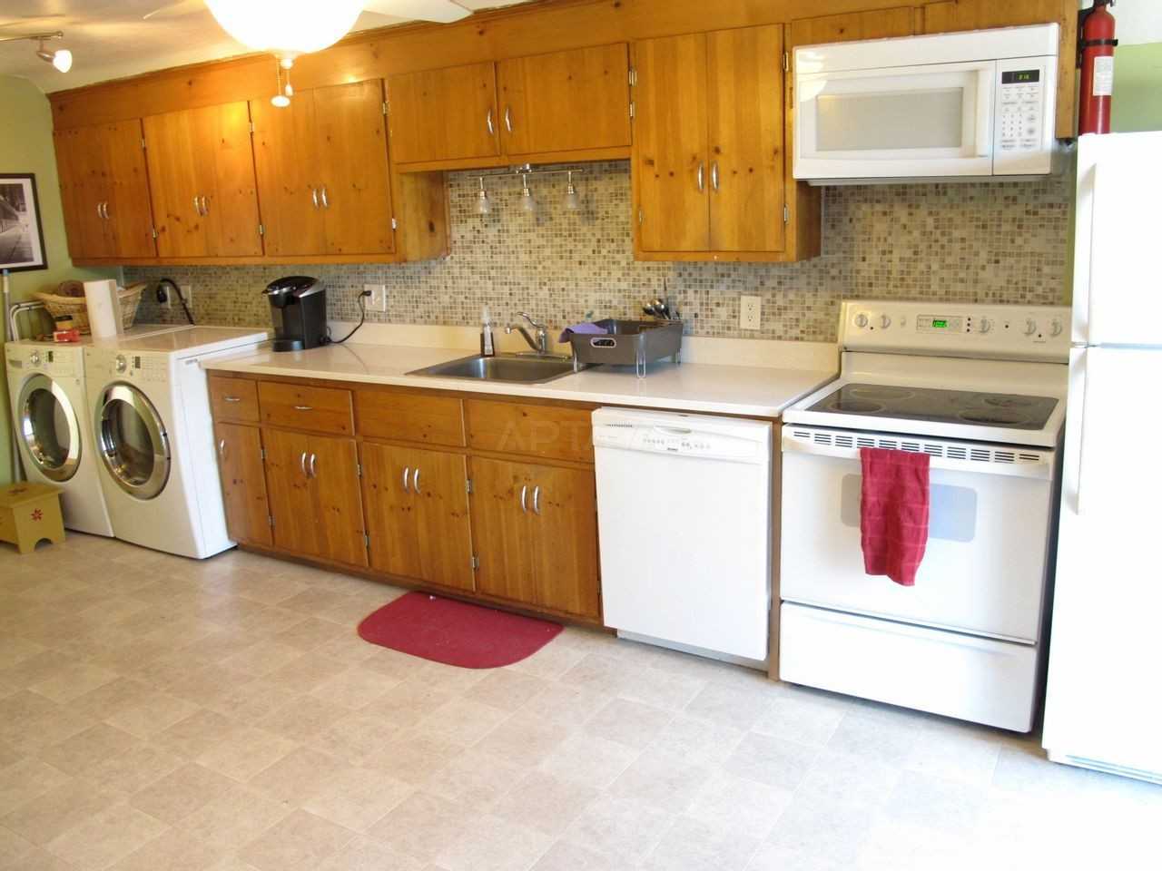 429 Main St #3 - Photo 7 of 9