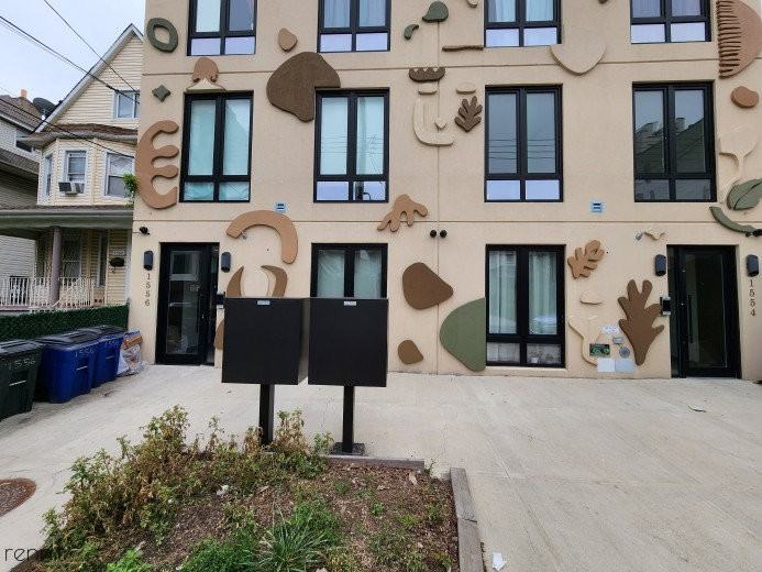 1554 New York Ave #1B - Photo 7 of 8