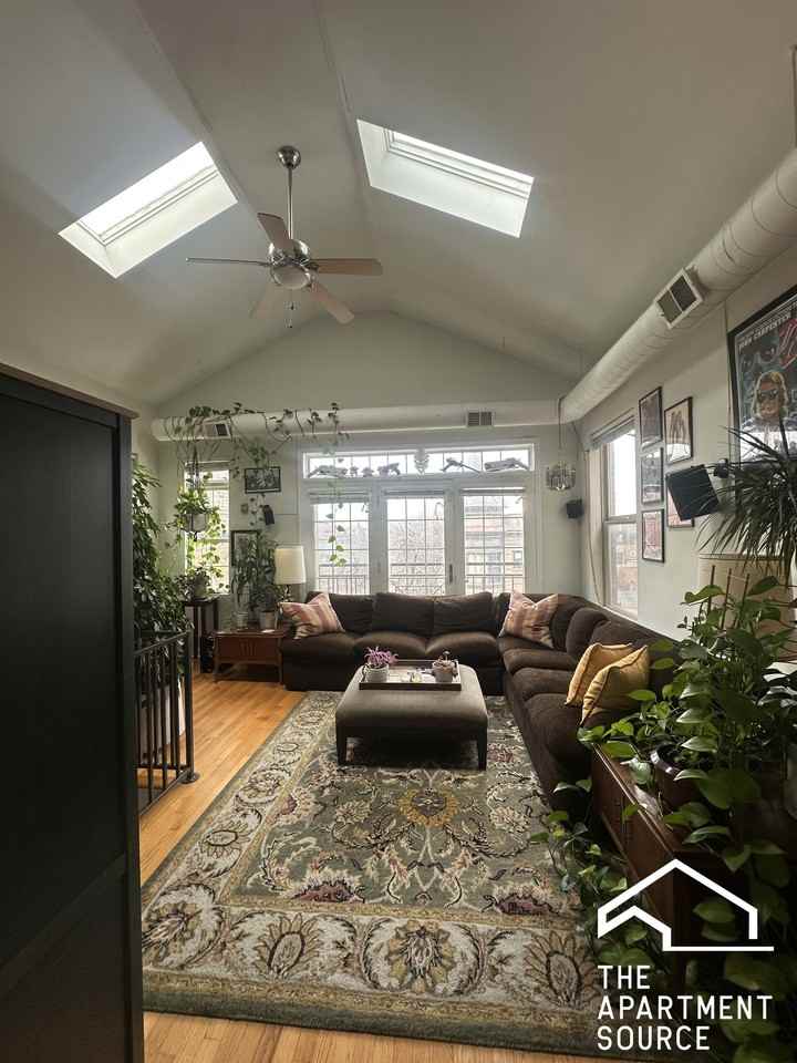 1627 W Grand Ave #3 - Photo 3 of 22