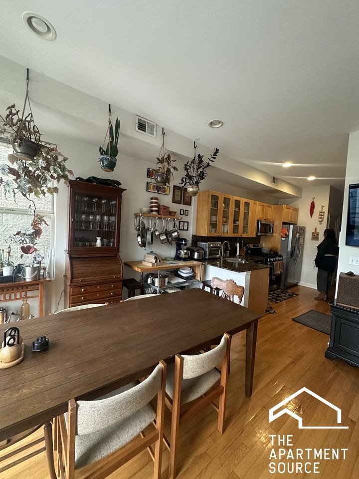 1627 W Grand Ave #3 - Photo 6 of 22