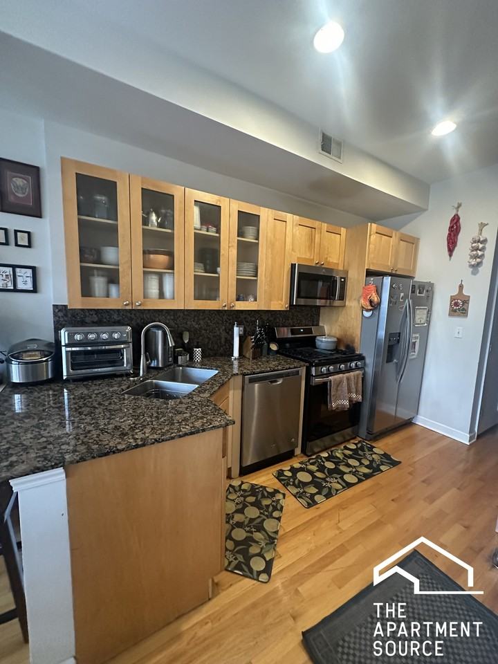 1627 W Grand Ave #3 - Photo 7 of 22