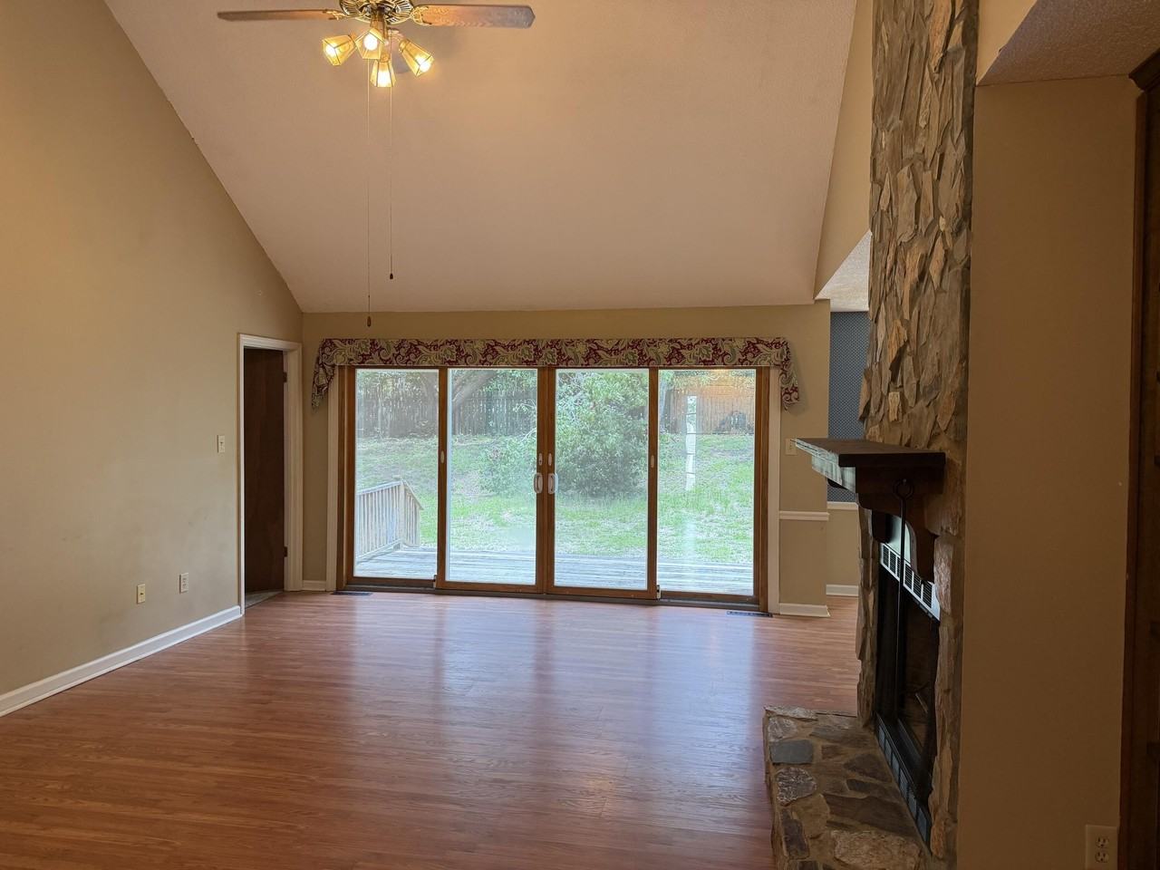 210 Suffolk Dr - Photo 5 of 22