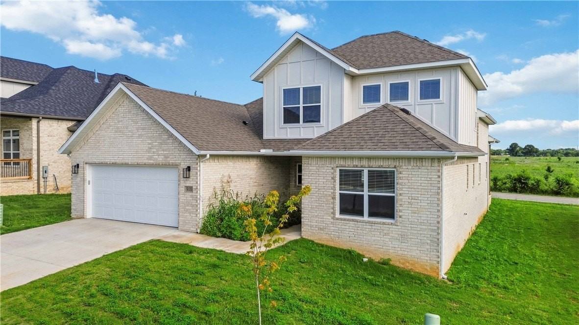 910 Trestle Lane - Photo 3 of 36