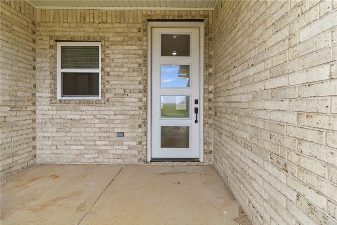 910 Trestle Lane - Photo 4 of 36