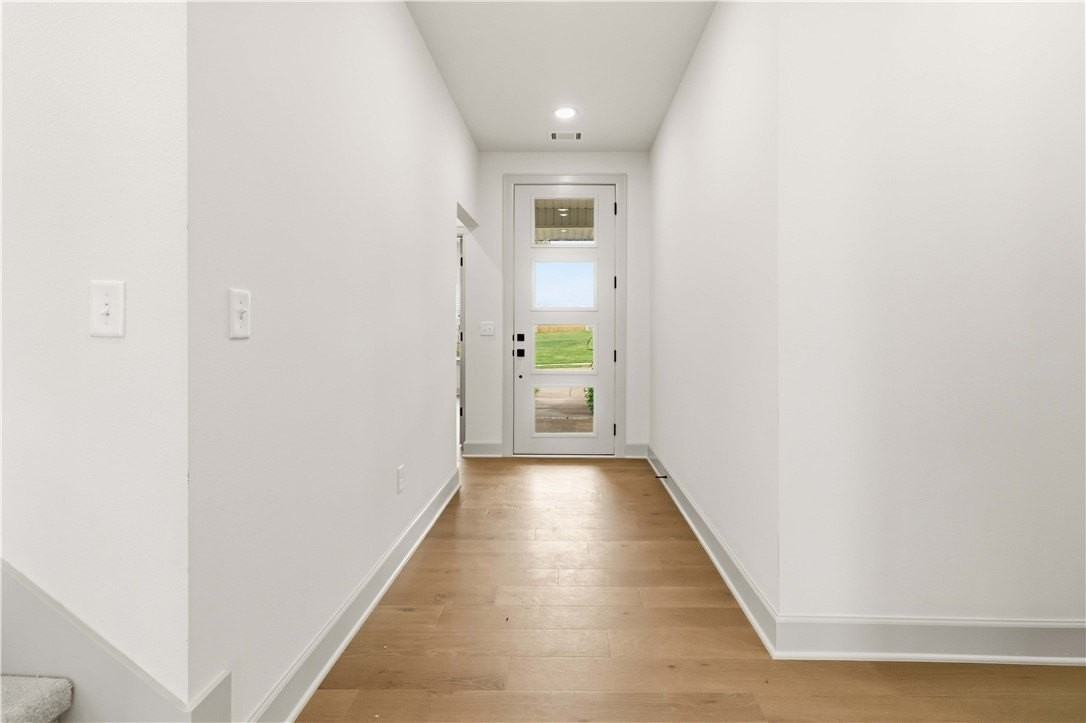 910 Trestle Lane - Photo 5 of 36