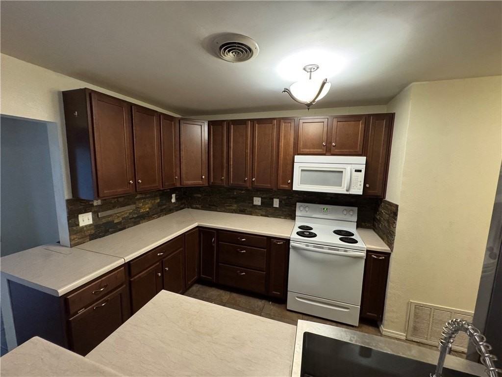 19 Gore Ln - Photo 4 of 18