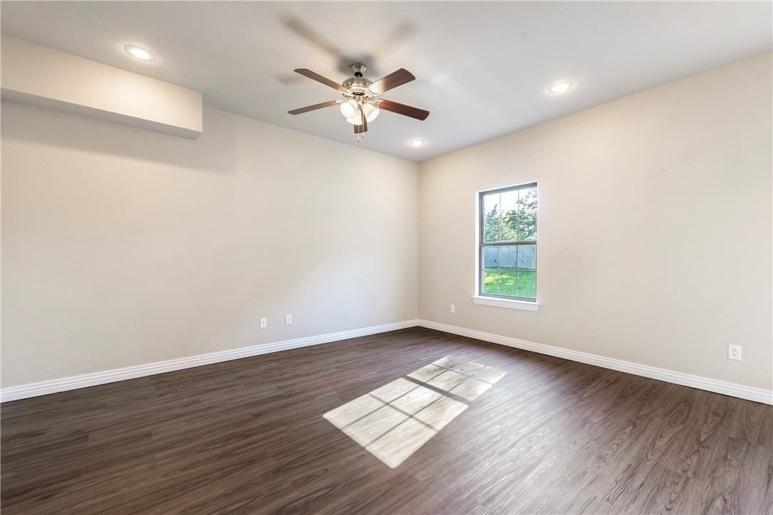 842 Baker St Nw - Photo 5 of 17