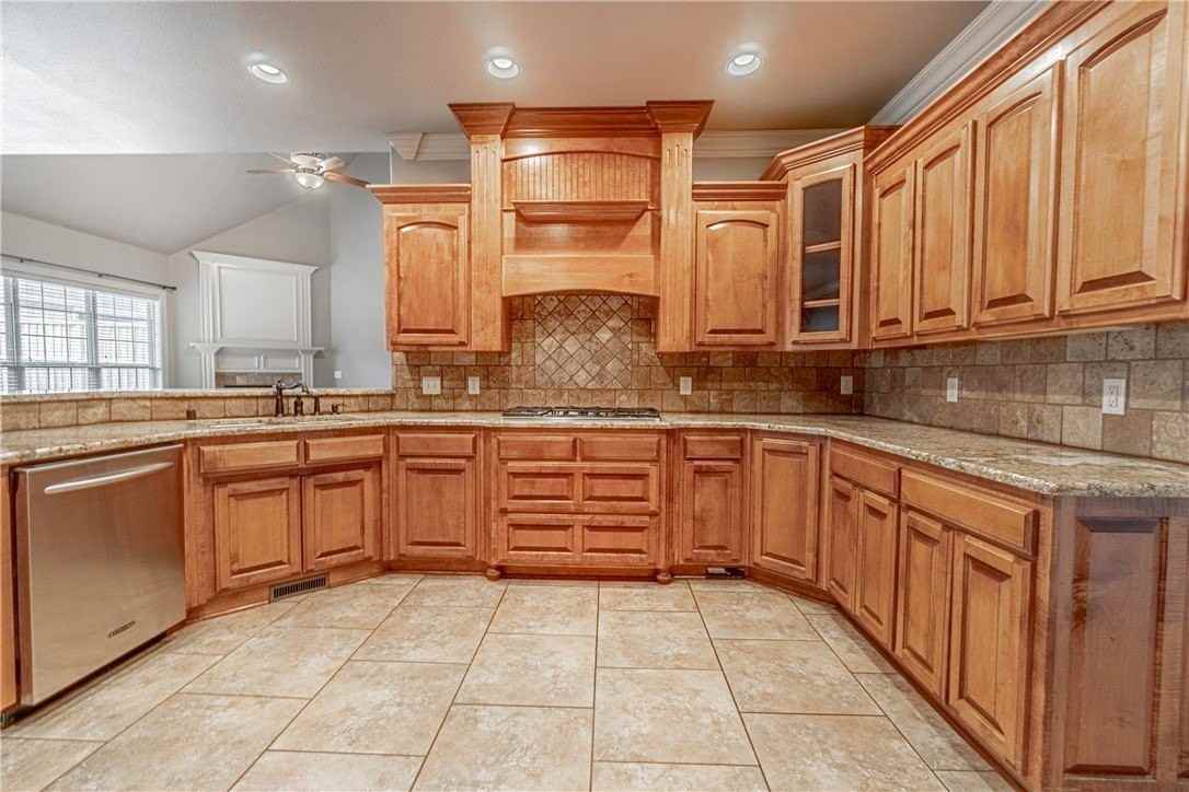 3704 W Legacy Ln - Photo 5 of 33