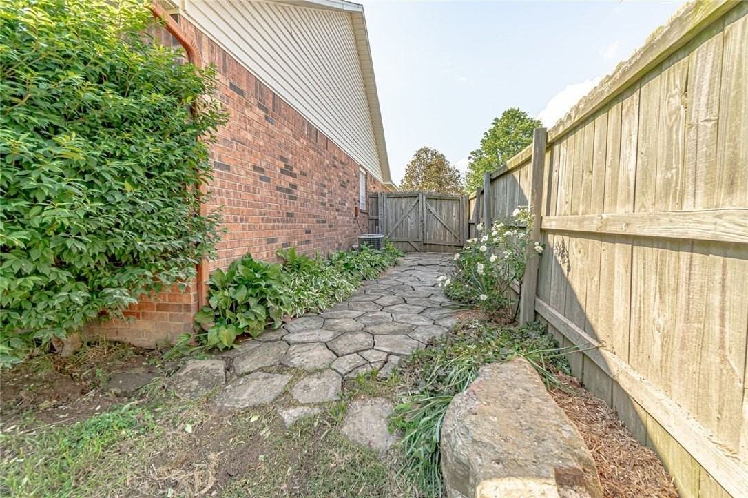 1807 Sw Pine Ave - Photo 3 of 15