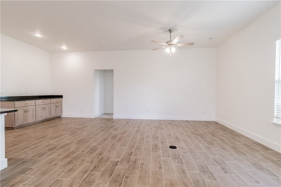 801 Lewis St - Photo 3 of 24