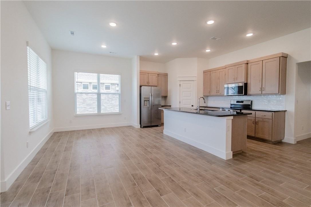 801 Lewis St - Photo 7 of 24