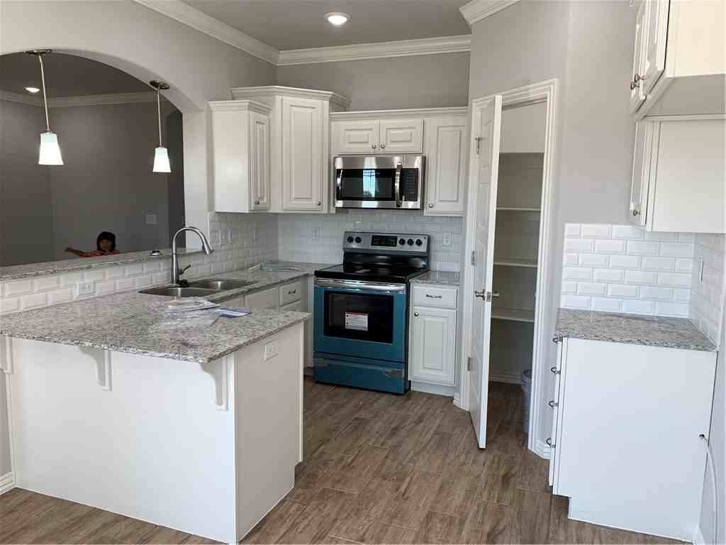 4371 W Barhem Dr - Photo 3 of 8