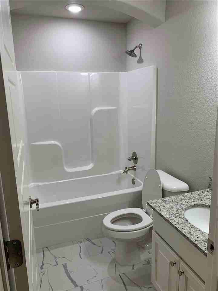 4371 W Barhem Dr - Photo 4 of 8