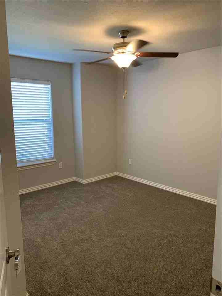 4371 W Barhem Dr - Photo 5 of 8
