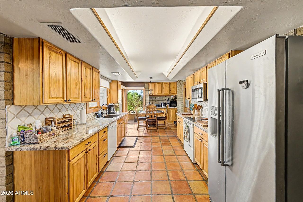 6510 E Dixileta Dr - Photo 5 of 43