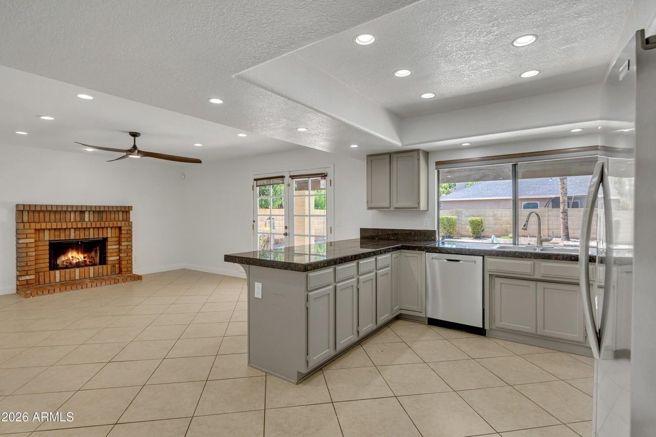 15834 N 58th Pl - Photo 5 of 22