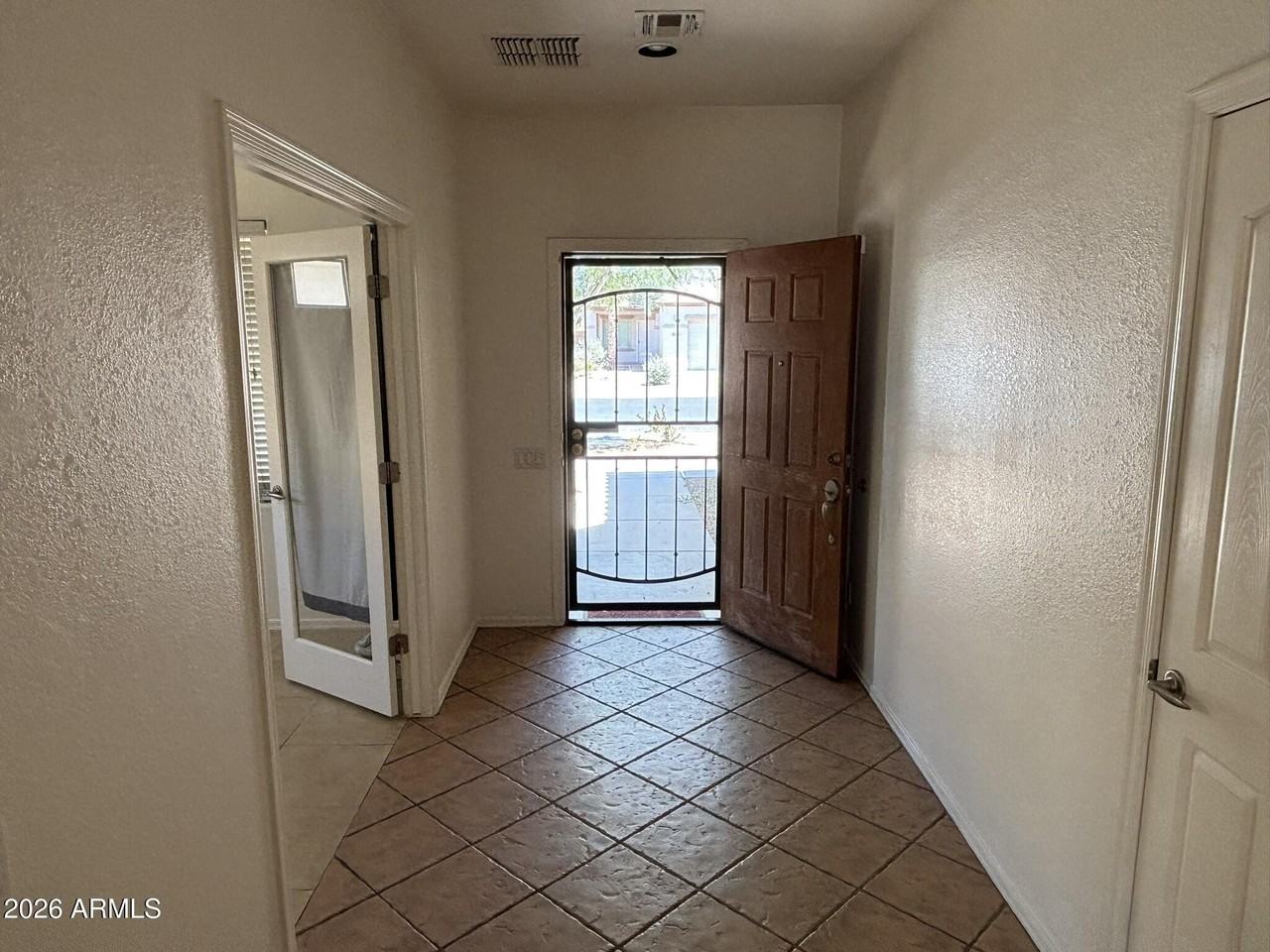 11559 W Lincoln St - Photo 2 of 17