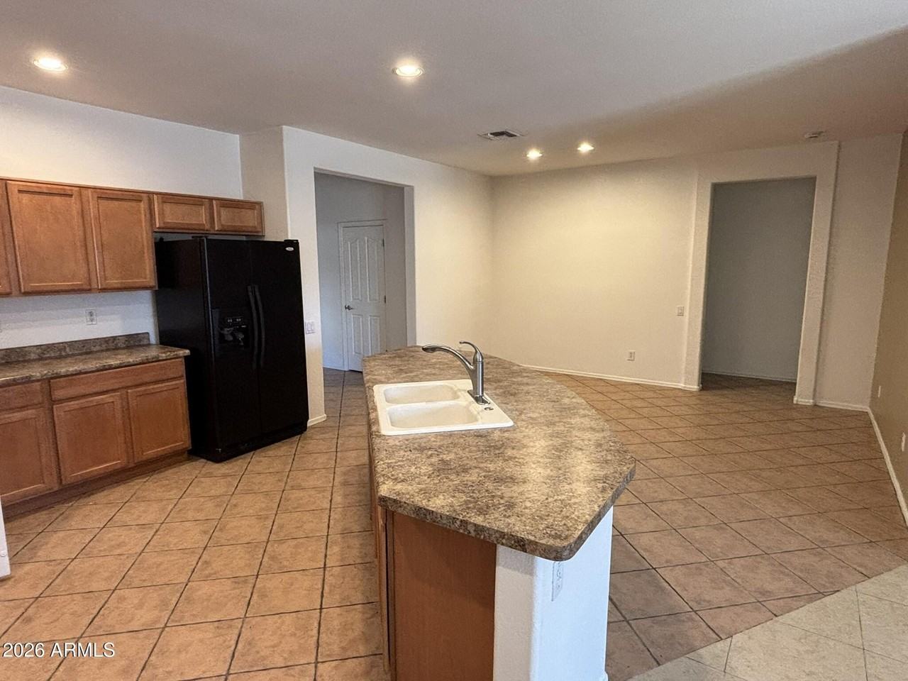 11559 W Lincoln St - Photo 5 of 17