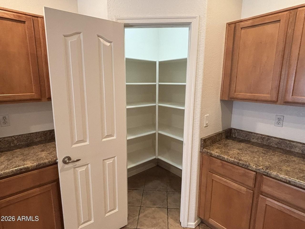 11559 W Lincoln St - Photo 6 of 17