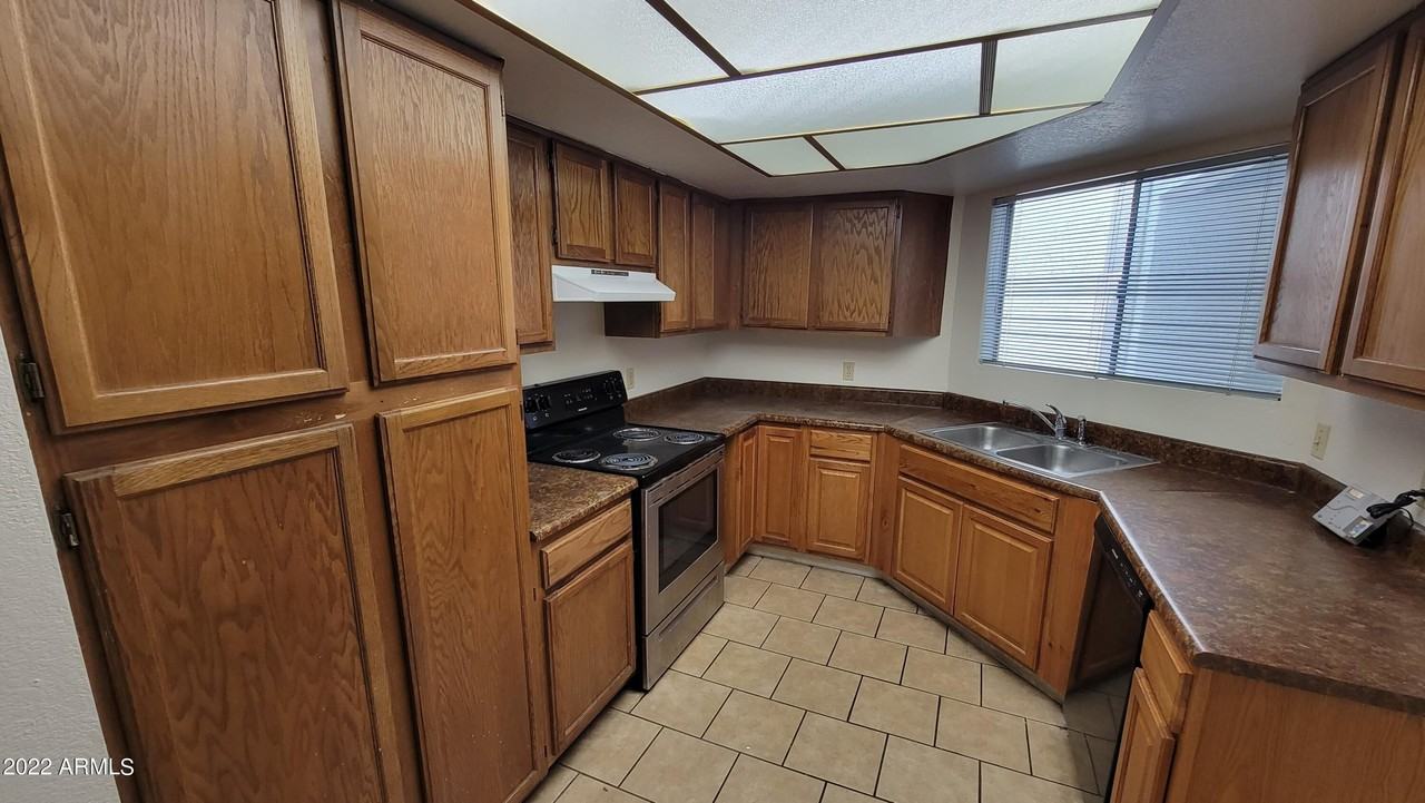 9201 N 47th Dr - Photo 3 of 25