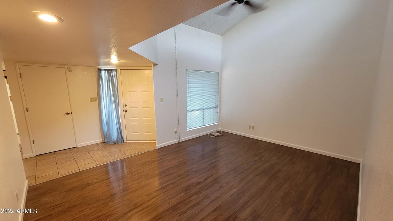 9201 N 47th Dr - Photo 4 of 25