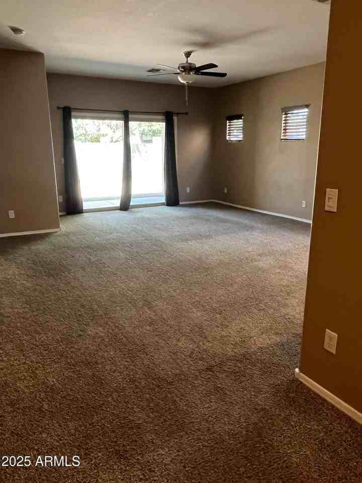 526 E Bartlett Way - Photo 2 of 12