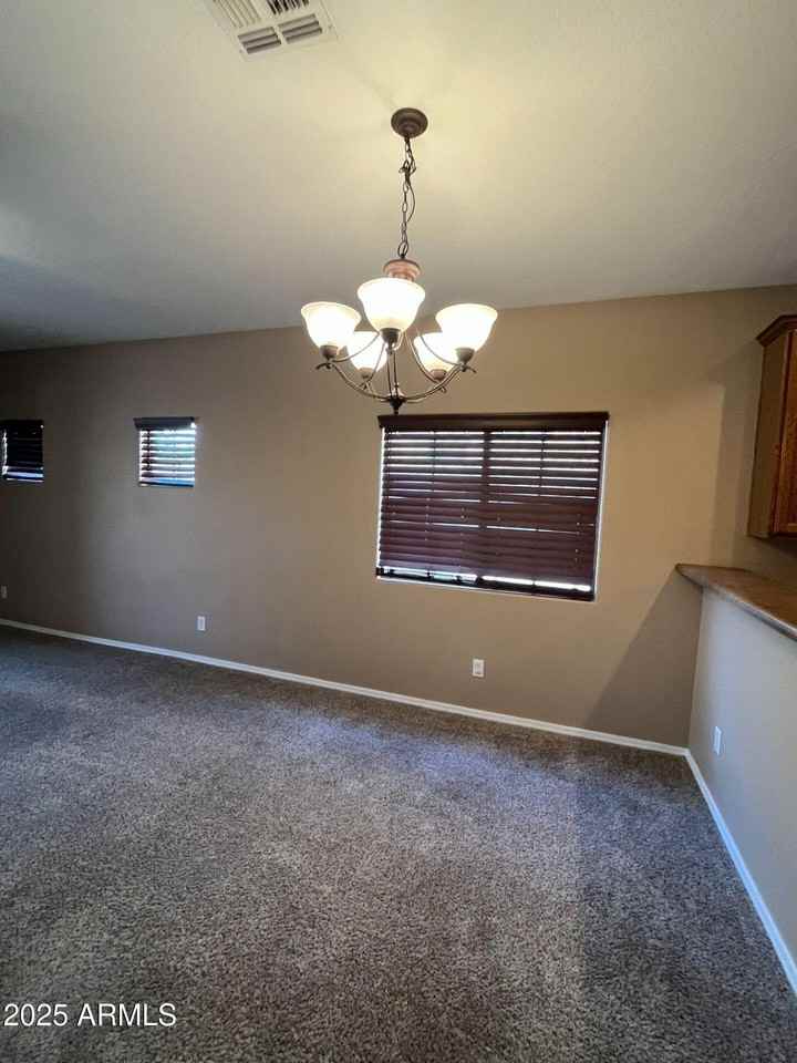 526 E Bartlett Way - Photo 3 of 12