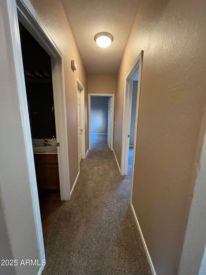 526 E Bartlett Way - Photo 6 of 12