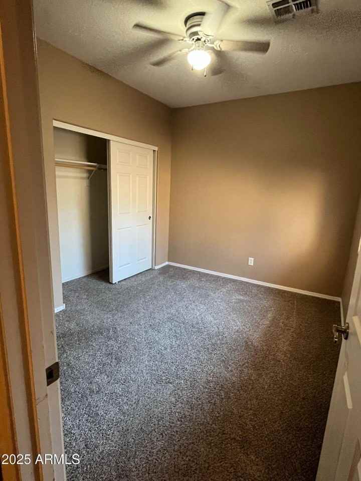 526 E Bartlett Way - Photo 7 of 12