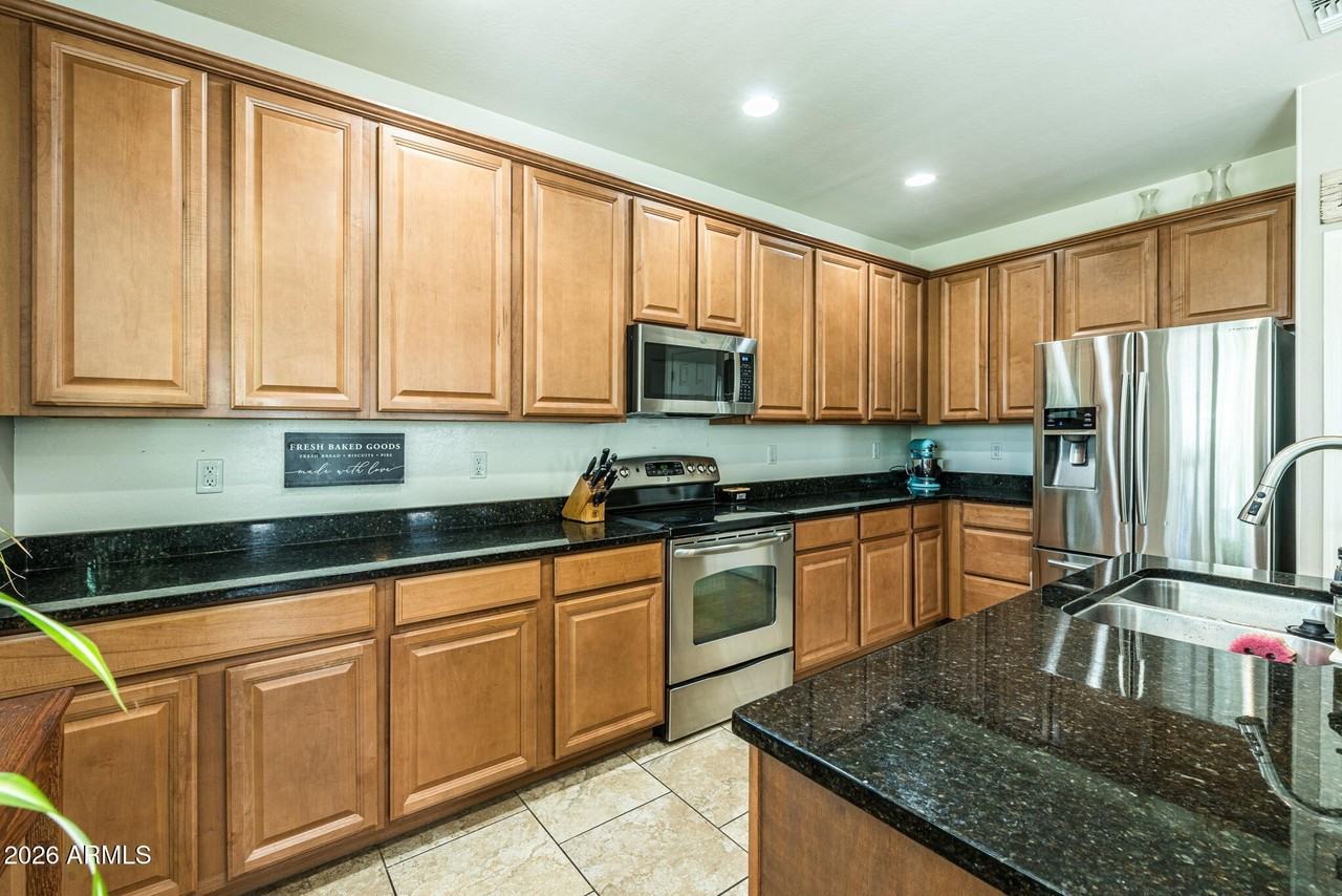 957 E Wimpole Ave - Photo 5 of 44