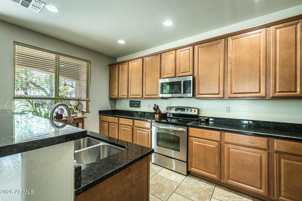 957 E Wimpole Ave - Photo 6 of 44
