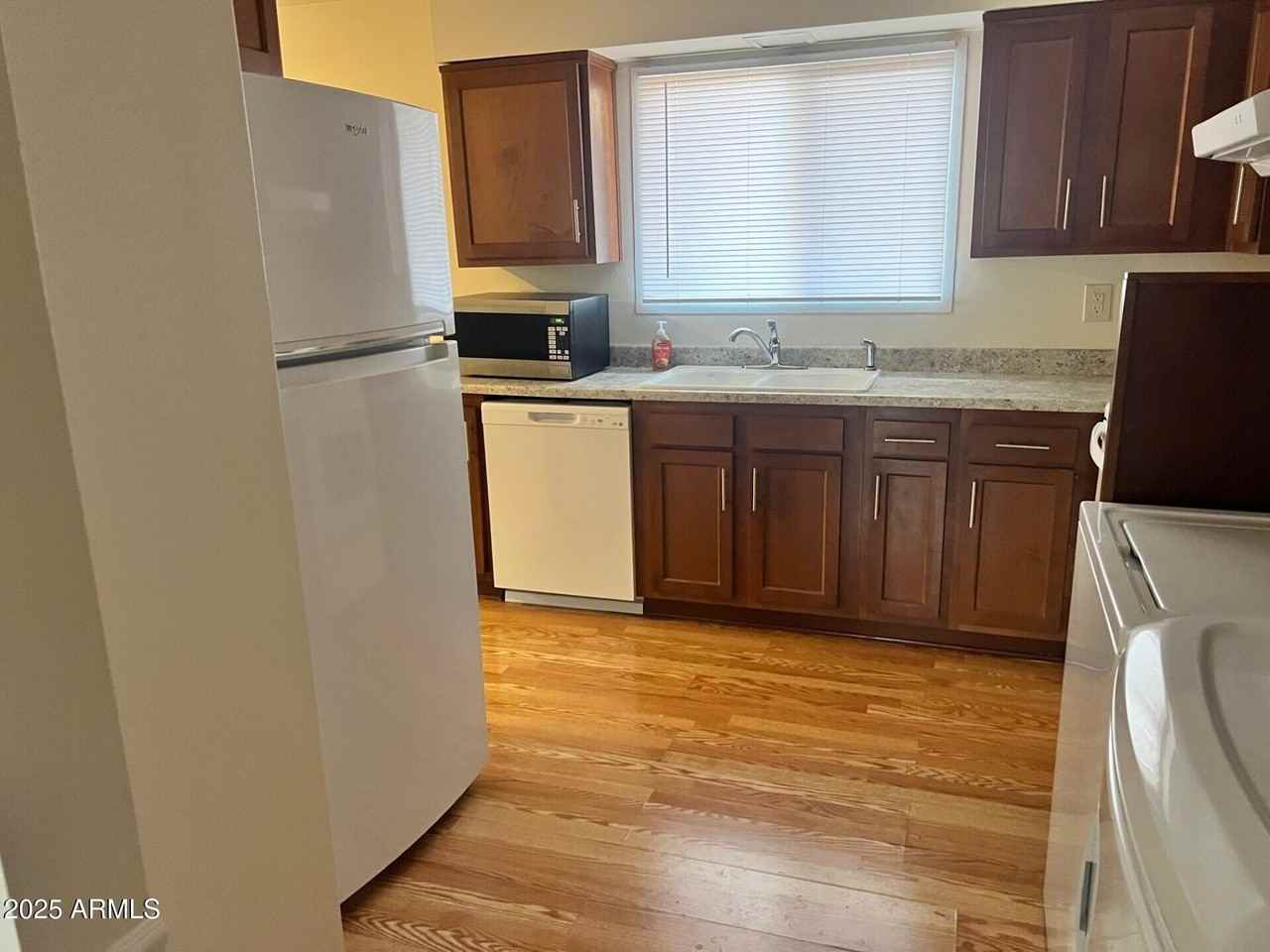 6604 S Lakeshore Dr #D - Photo 5 of 19