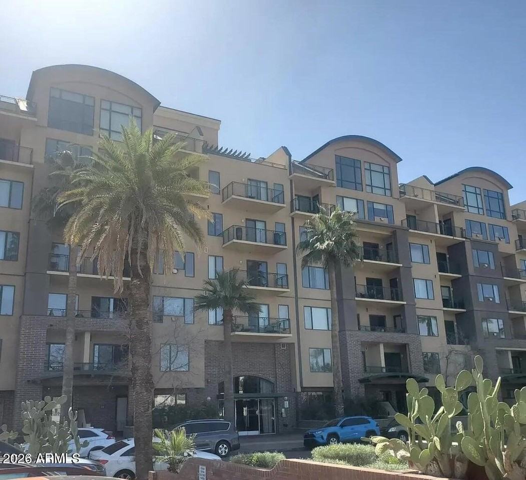 17 W Vernon Ave #413