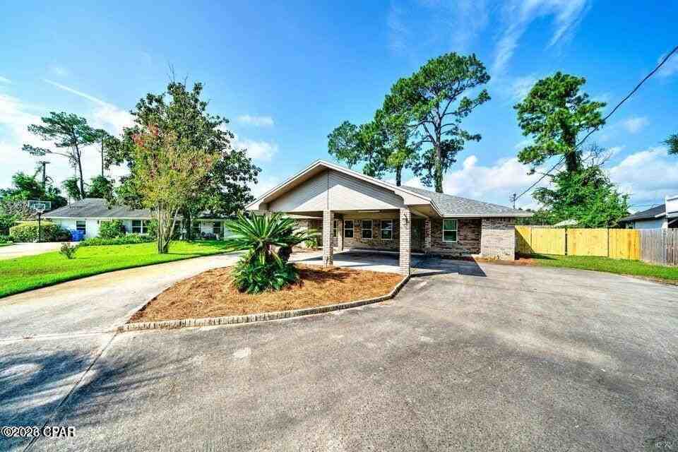 350 Greenwood Cir - Photo 2 of 34