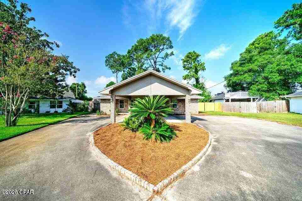 350 Greenwood Cir - Photo 4 of 34