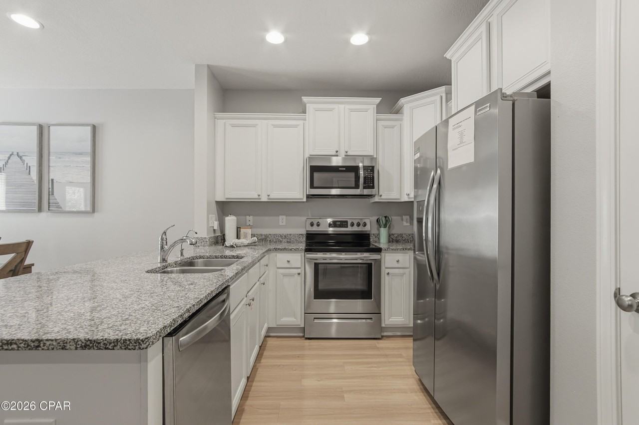 1883 Pointe Dr - Photo 7 of 35