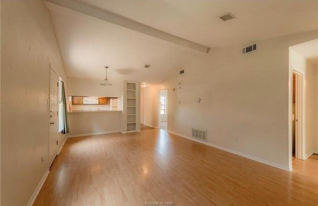2515 Hickory Dr - Photo 2 of 15