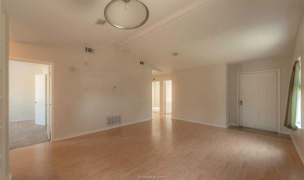 2515 Hickory Dr - Photo 3 of 15