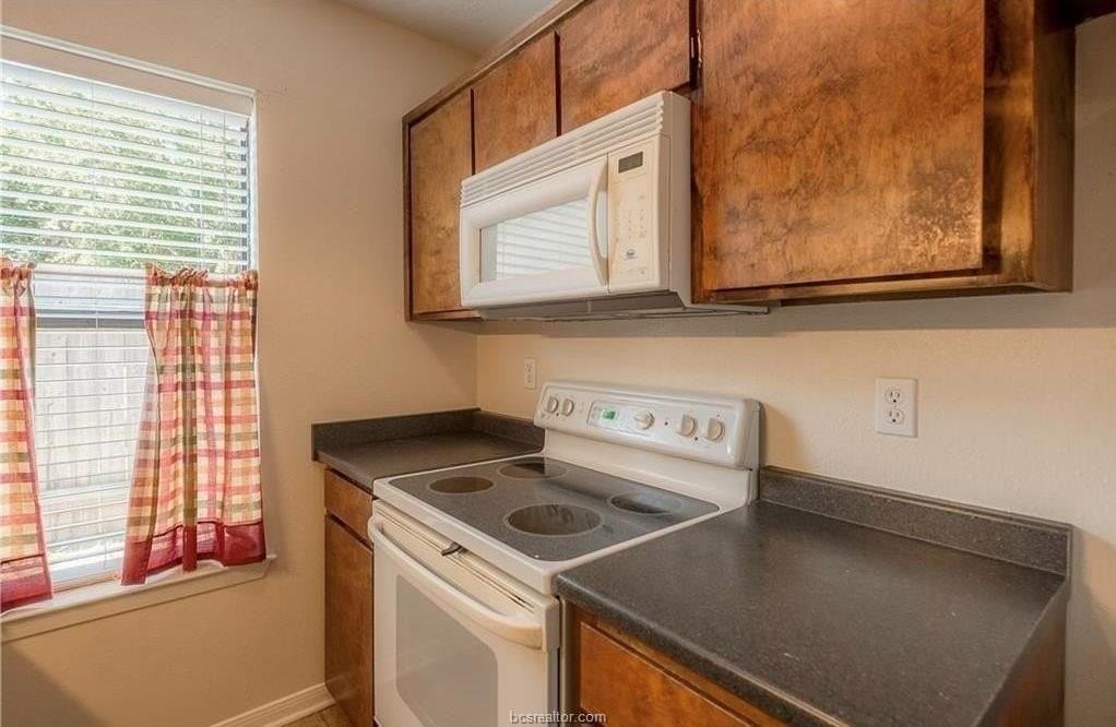 2515 Hickory Dr - Photo 5 of 15