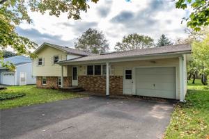 featured image of 5 Adeane Dr W