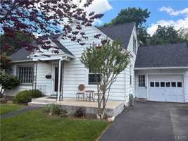 featured image of 240 Ferncliff Ave